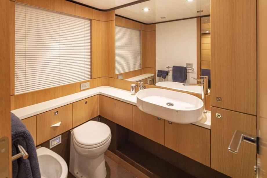 yacht Sol Shine