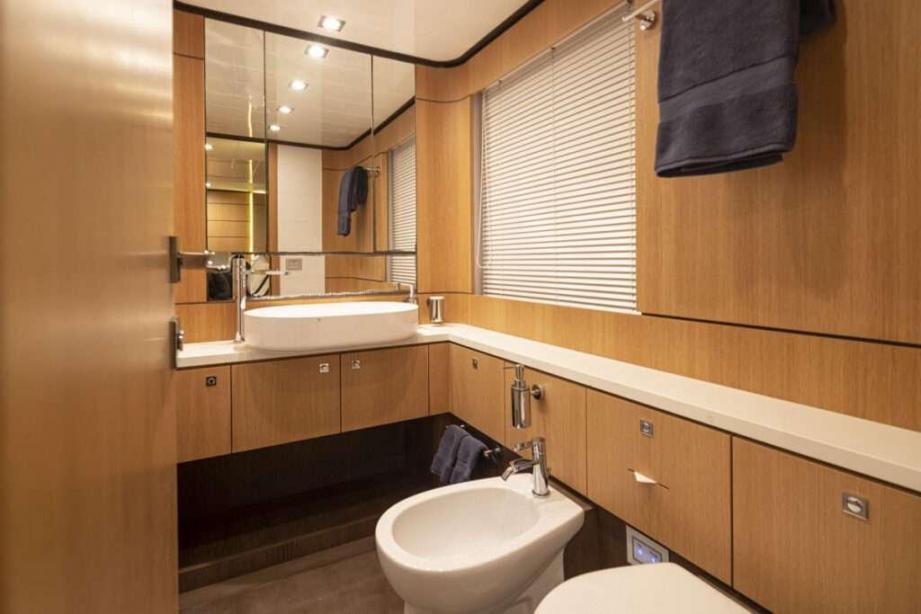 yacht Sol Shine