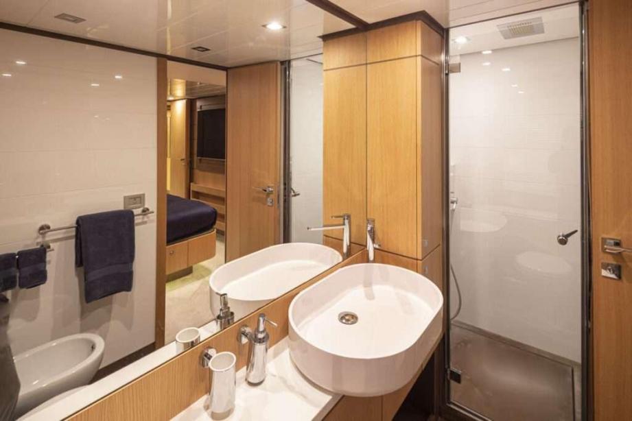 yacht Sol Shine