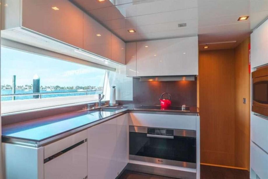 yacht Sol Shine