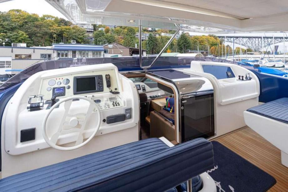 yacht Sol Shine