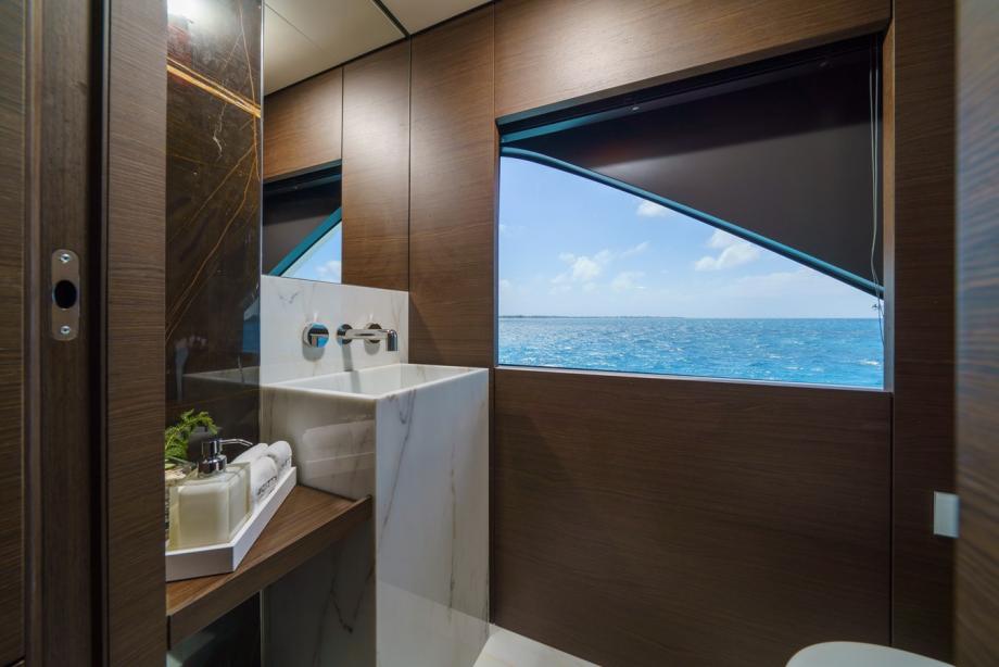 yacht Asante