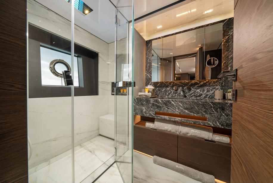 yacht Asante