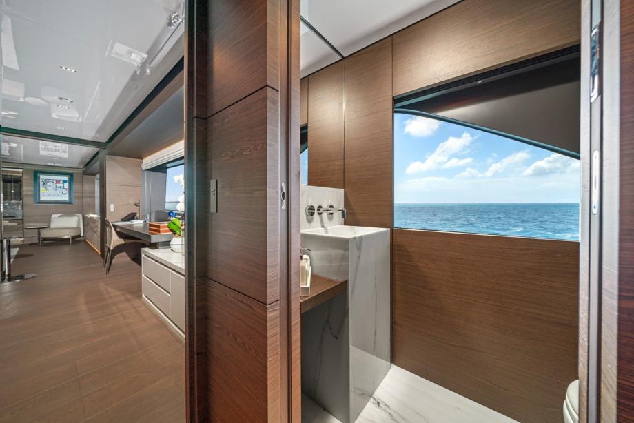 yacht Asante