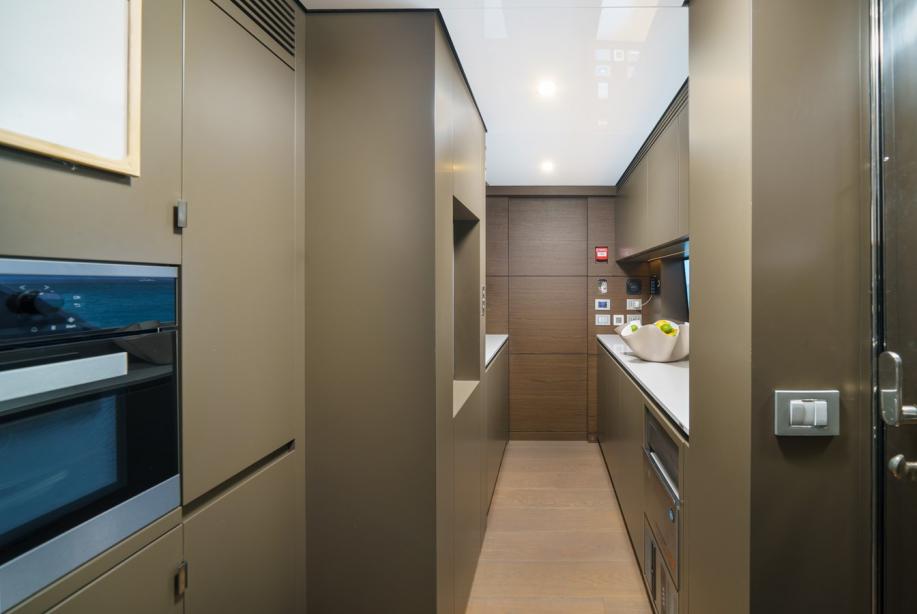 yacht Asante
