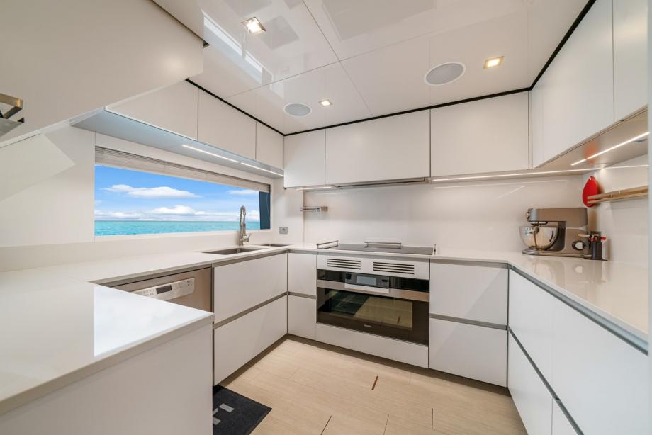 yacht Asante