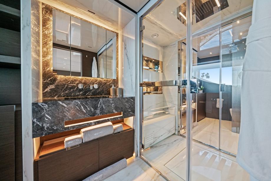 yacht Asante