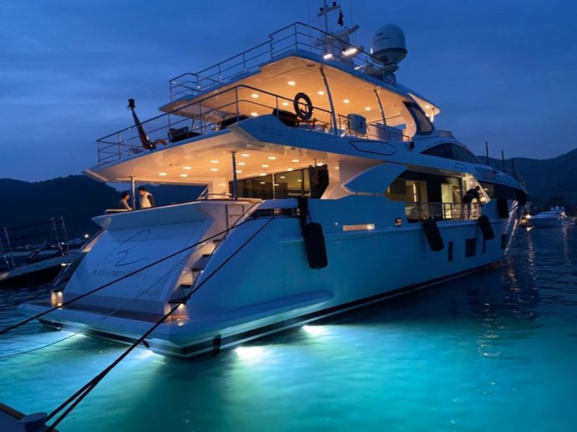 yacht Golden Life