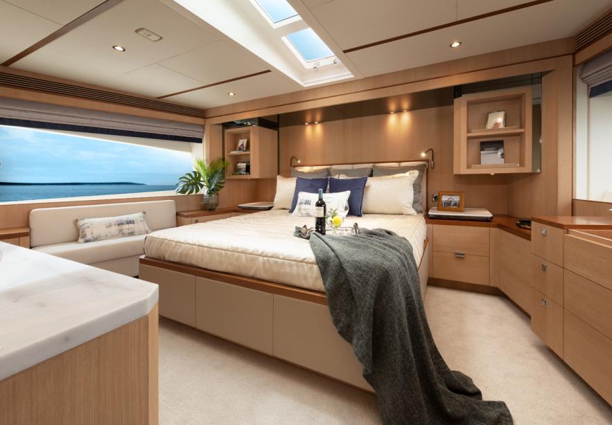 yacht Parabolic