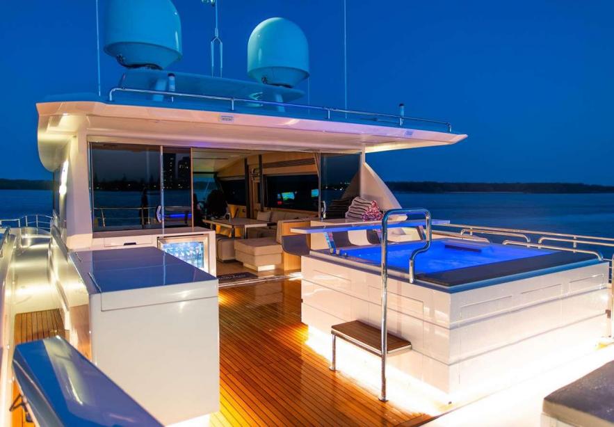 yacht Parabolic