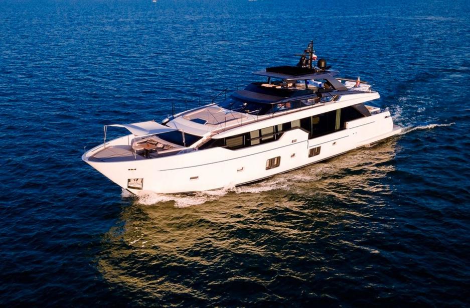 yacht Deep Blue III