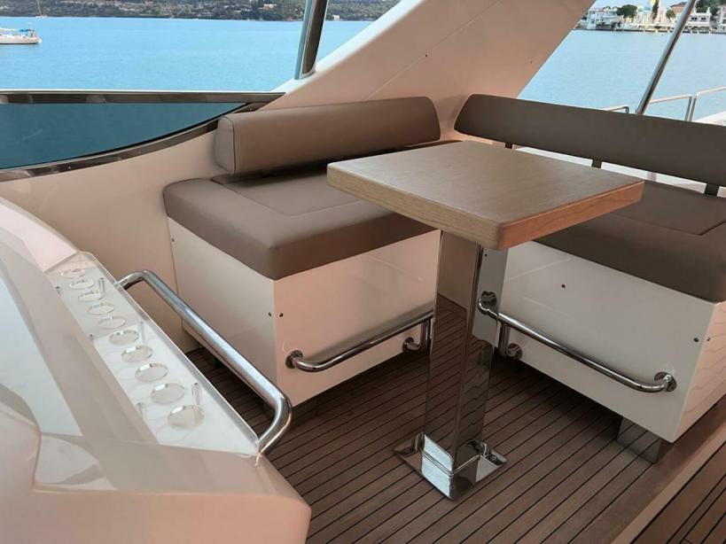 yacht Vivere