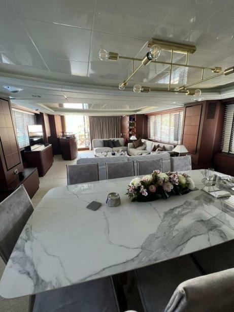 yacht Vivere