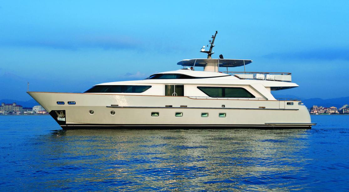 yacht Aquila Q