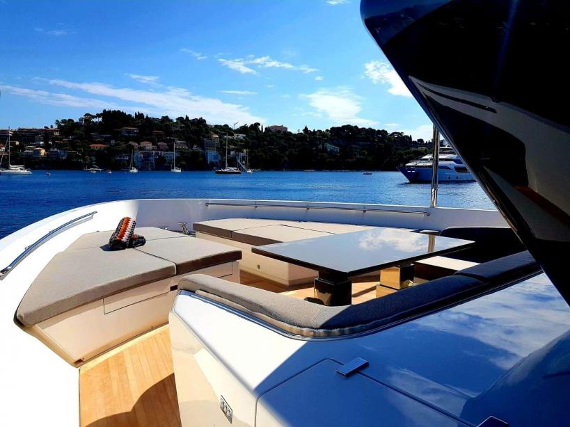 yacht Dragonfly 1