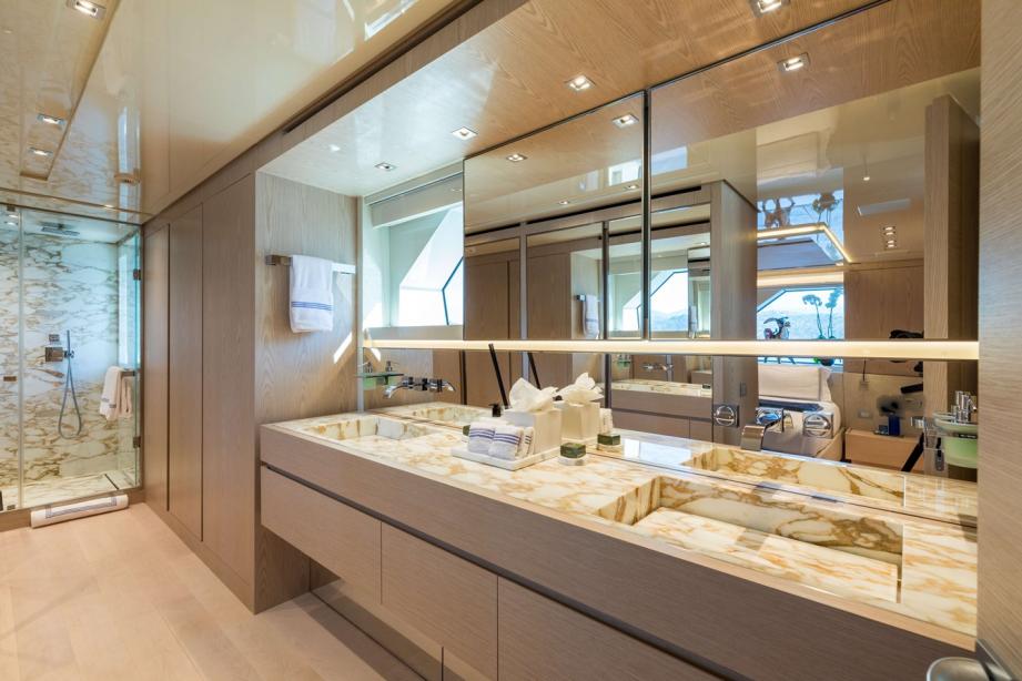 yacht Glory