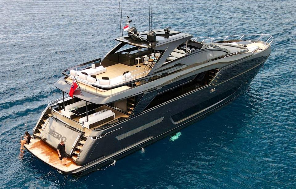 yacht Nero