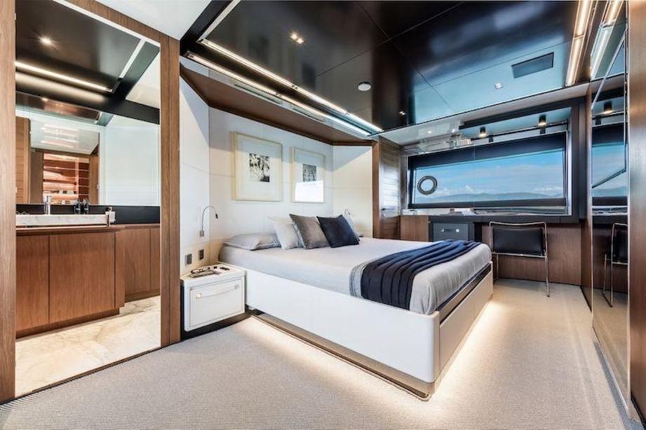 yacht Nero