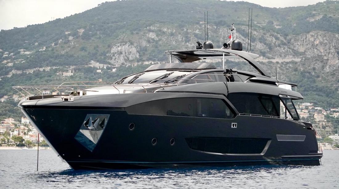yacht Nero