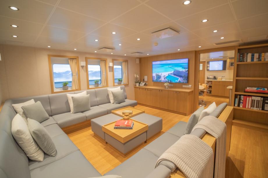 yacht Wingman