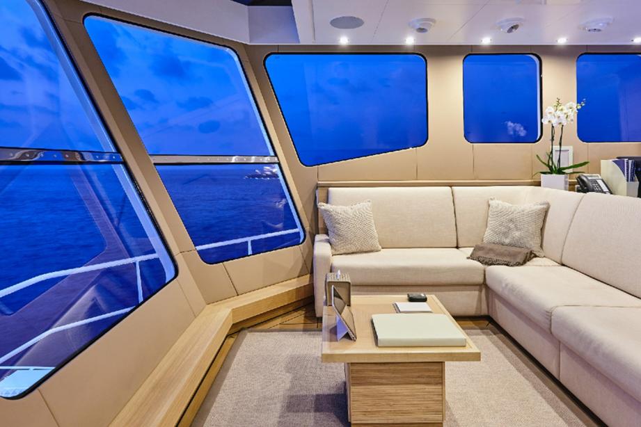 yacht Wingman