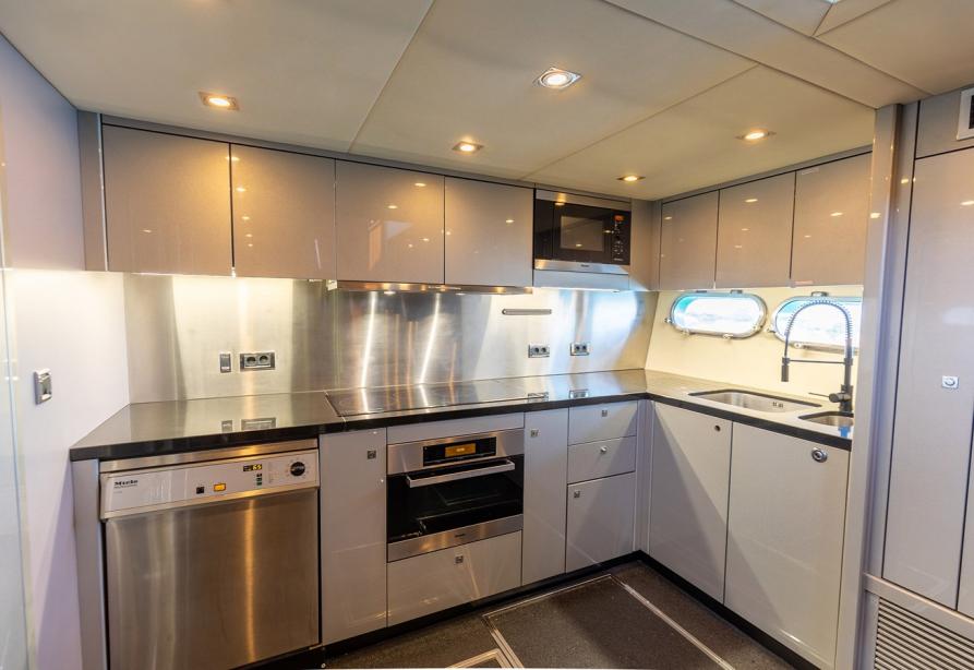 yacht Gee Whizz