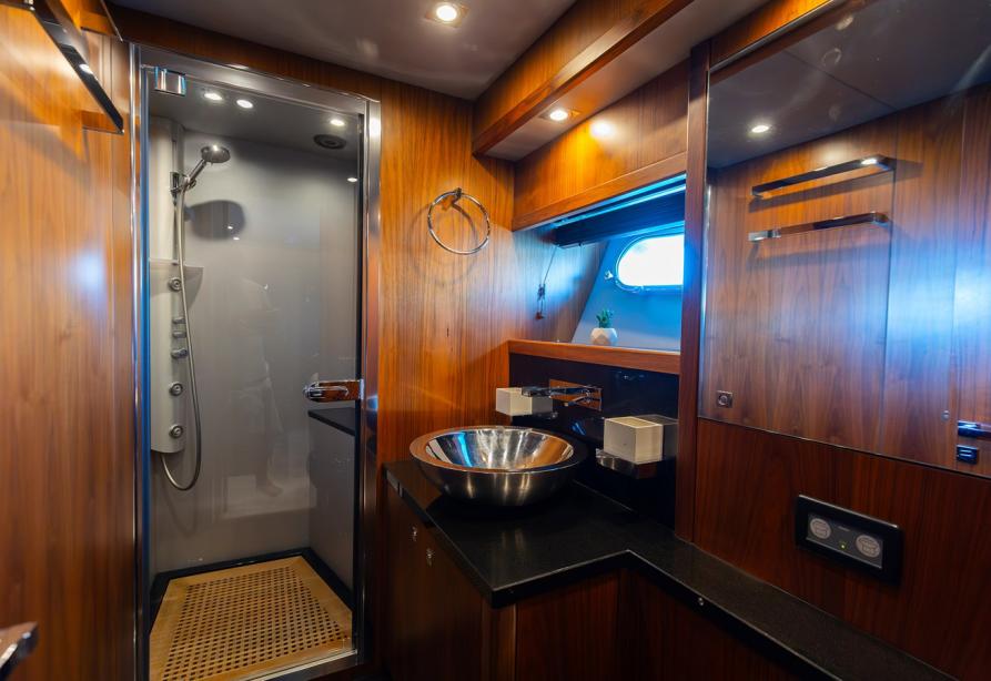 yacht Gee Whizz