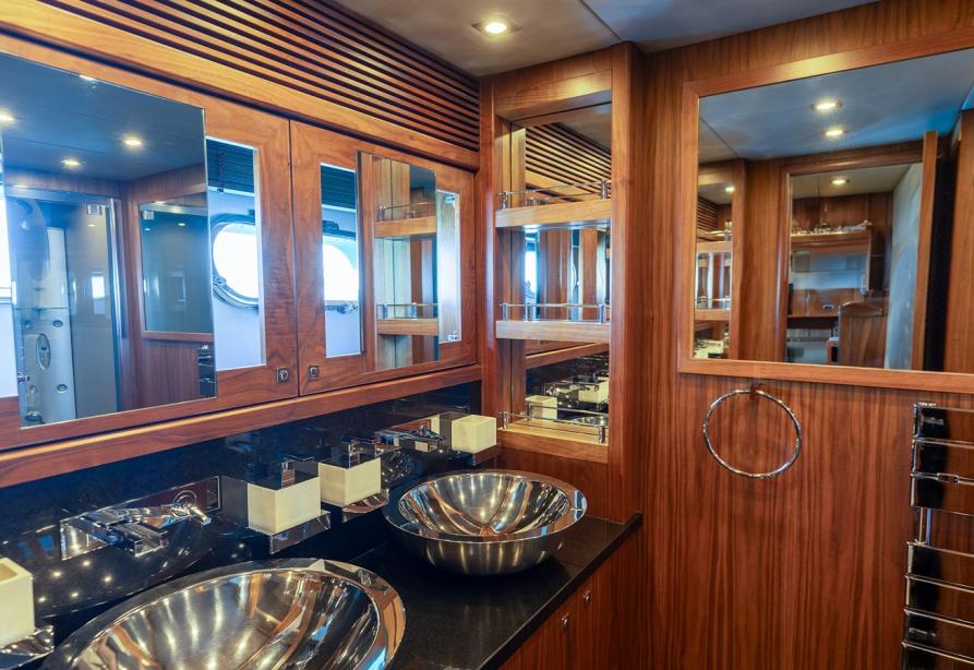 yacht Gee Whizz