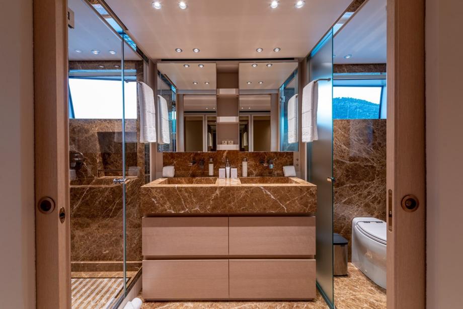 yacht Sahasa