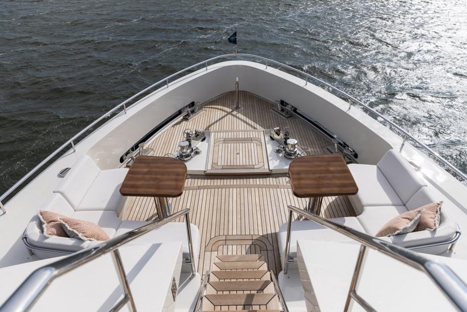 yacht Moonen 110 Mustique