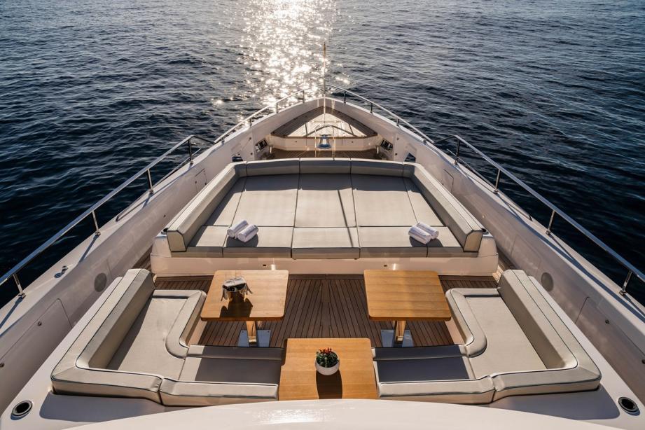 yacht Custom Line Navetta 42