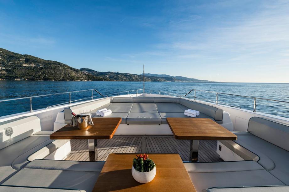 yacht Custom Line Navetta 42