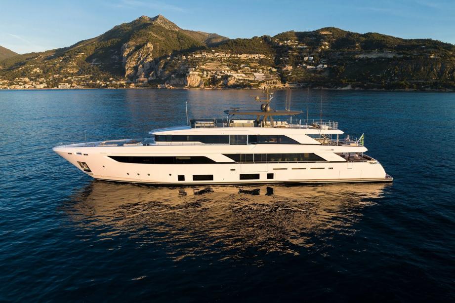 yacht Custom Line Navetta 42