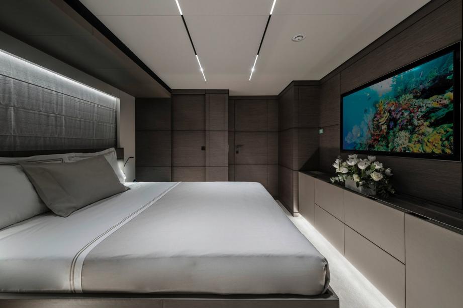 yacht Custom Line Navetta 42