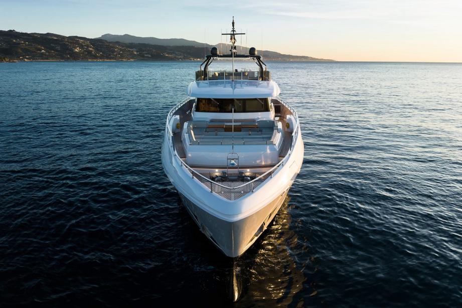 yacht Custom Line Navetta 42