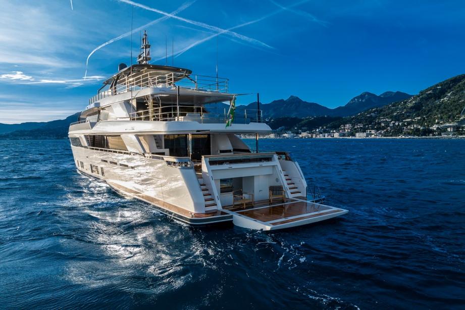 yacht Custom Line Navetta 42