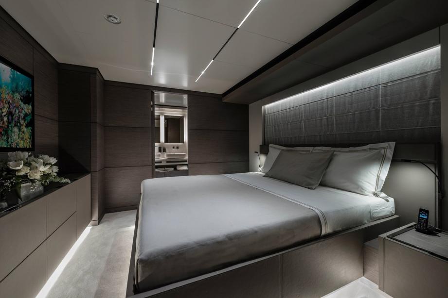 yacht Custom Line Navetta 42