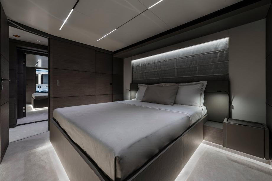 yacht Custom Line Navetta 42