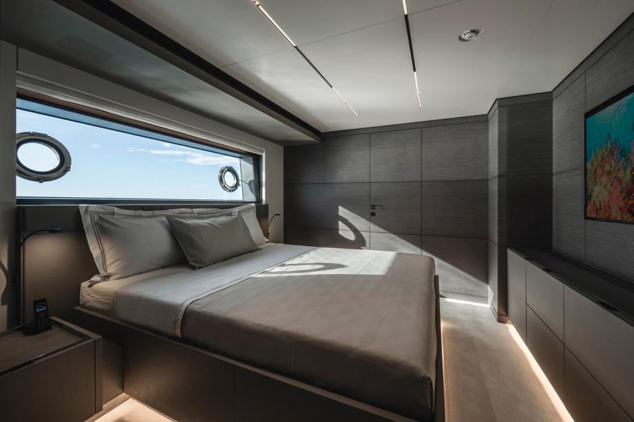 yacht Custom Line Navetta 42