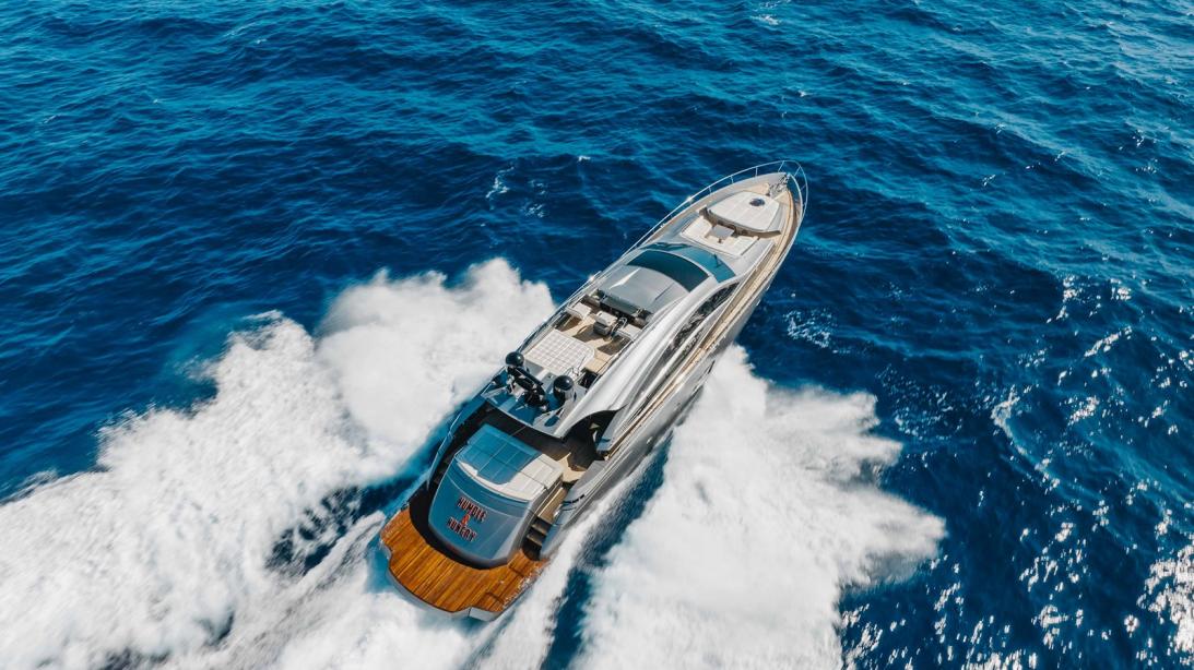yacht African Wild Dog