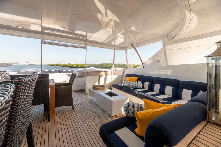 yacht Grandeur