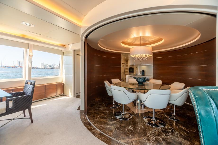 yacht Grandeur