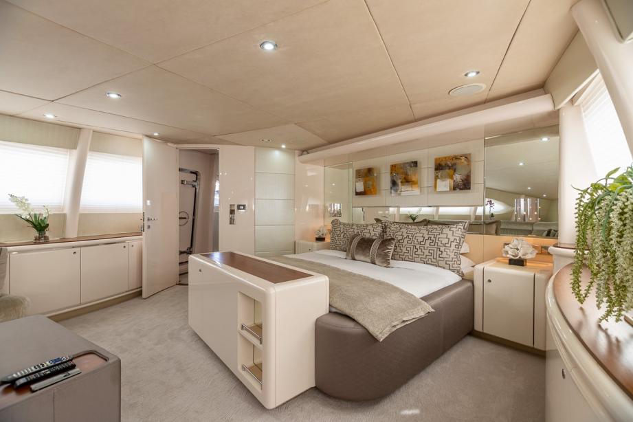 yacht Grandeur