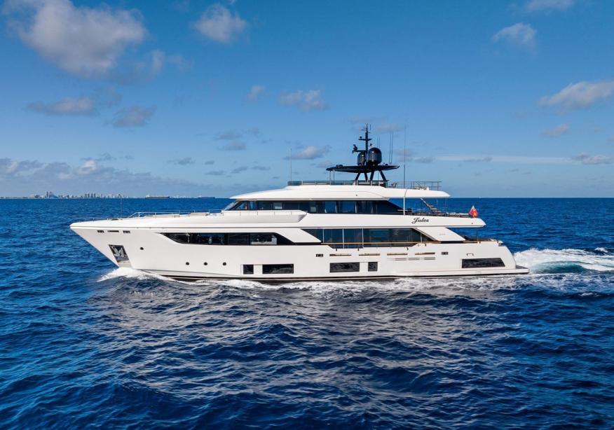 yacht Tito El Patron