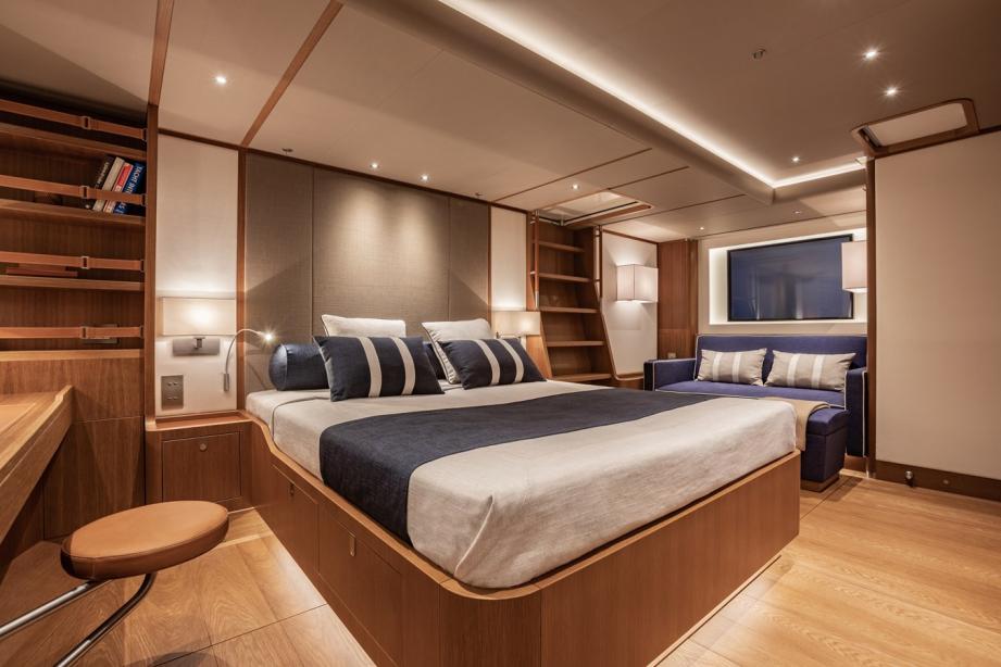 yacht Honey Ryder