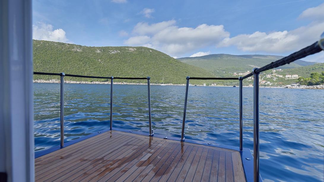 yacht H