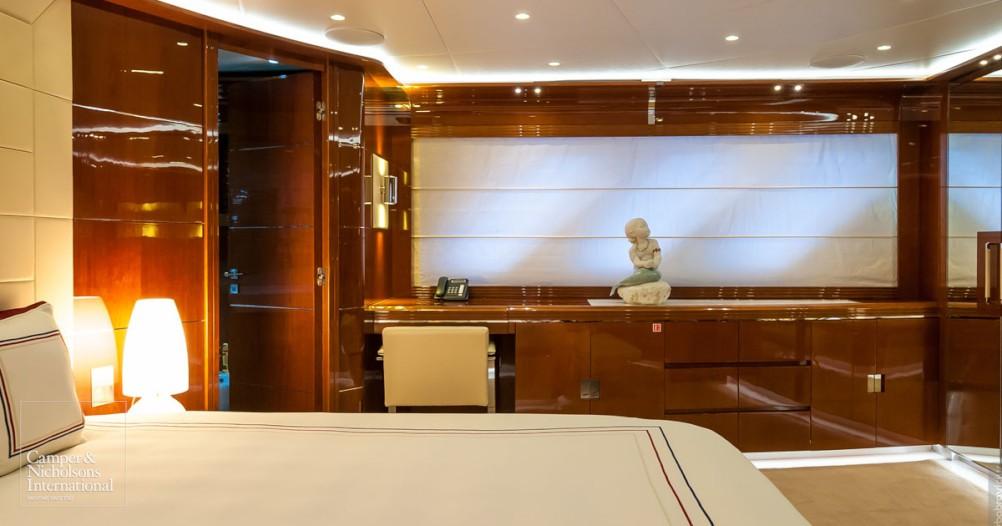 yacht H