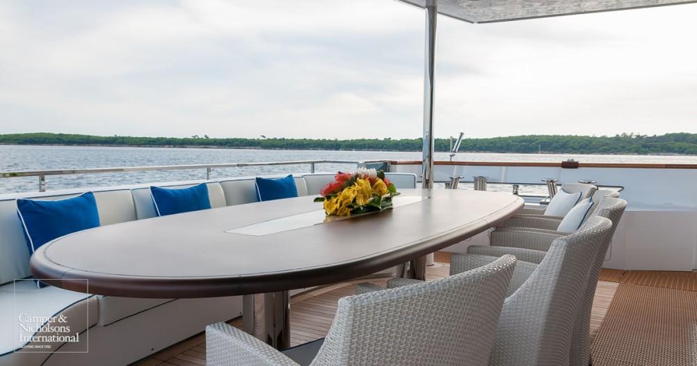 yacht H