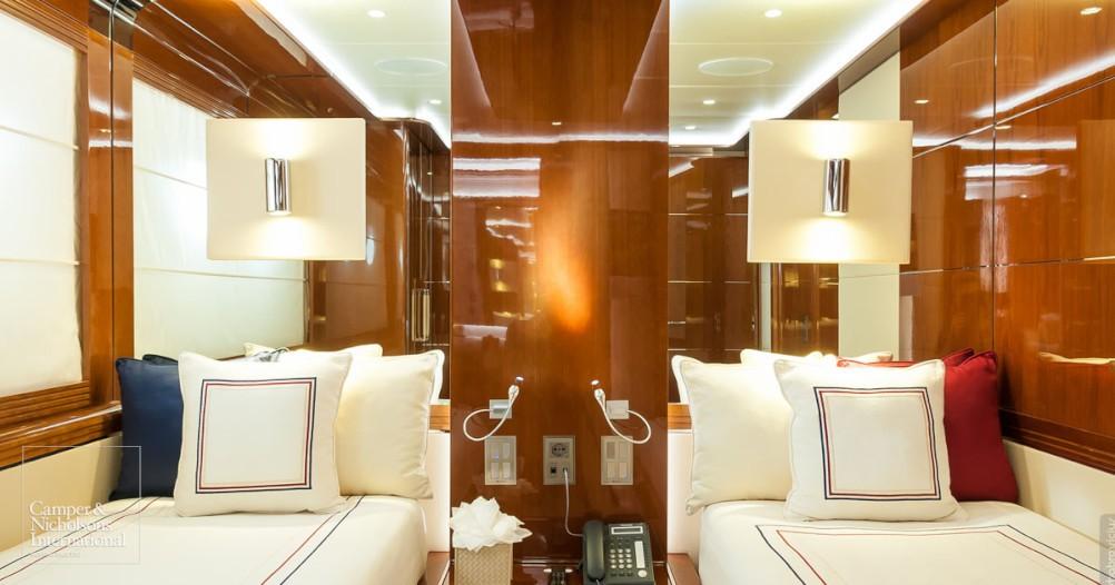 yacht H