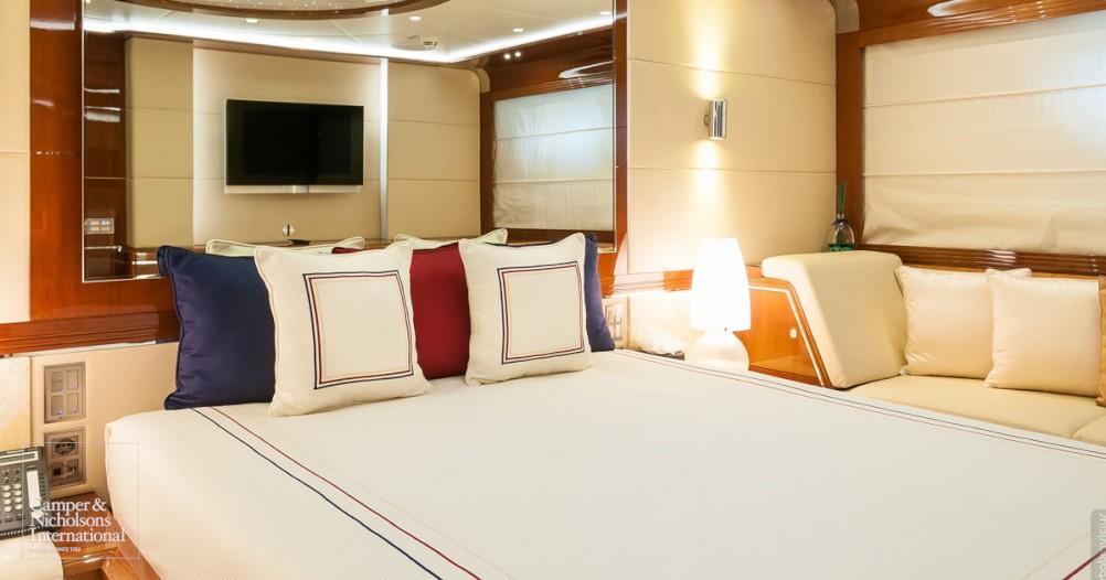 yacht H